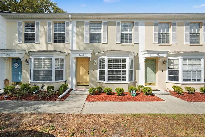 Embassy Park Townhomes Condo