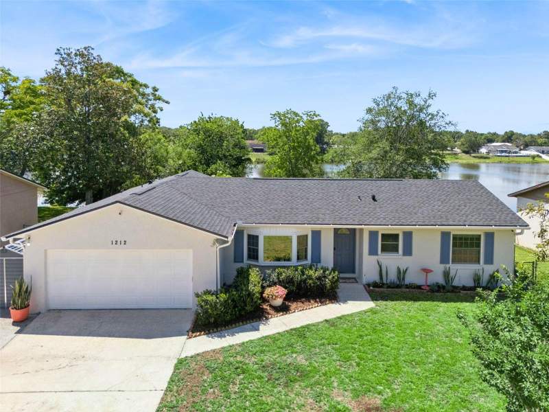 Twin Lakes Manor