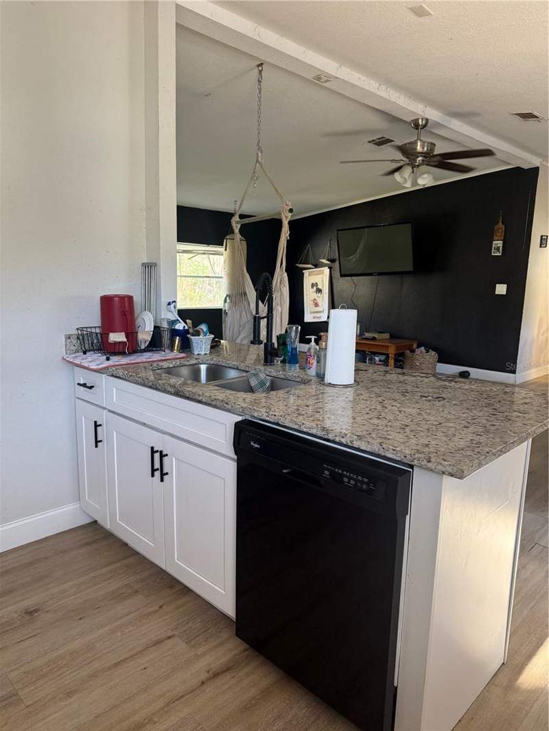 3 bedroom Manufactured Home at 8602 Treasure Island Road, Howell Park, Leesburg — photo 5