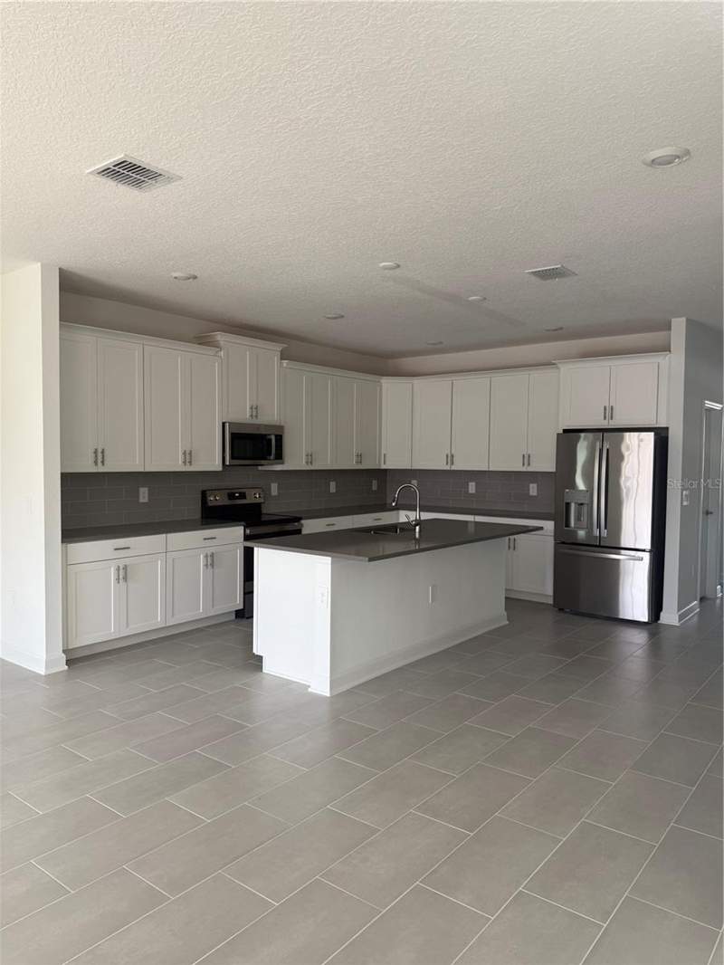 6 bedroom Single Family Residence at 1123 Kingsbarn Street, Stoneybrook South North Prcl Ph 7, Davenport — photo 5