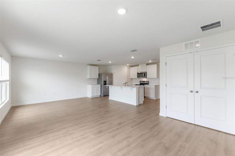 3 bedroom Single Family Residence at 323 Alewife Lane, Poinciana Nbrhd 02 East Village 07, Poinciana — photo 3
