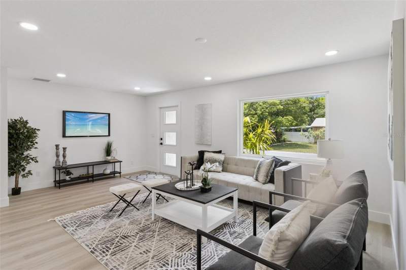 3 bedroom Single Family Residence at 7211 Orpine Drive, Meadow Lawn 2nd Add, St Petersburg — photo 4