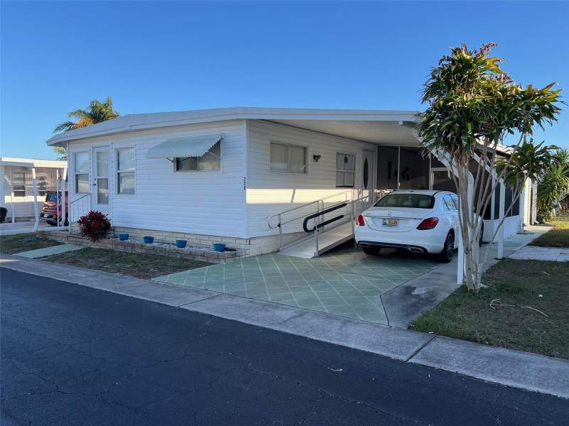 2 bedroom Mobile Home at 220 Royal Palm Circle, Palm Hill Mobile Home Park Unrec, Largo — photo 3