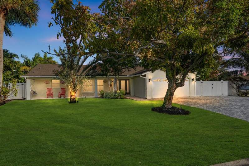 3 bedroom Single Family Residence at 4592 40th Street, Broadwater Unit 2 Blk N, St Petersburg — photo 2