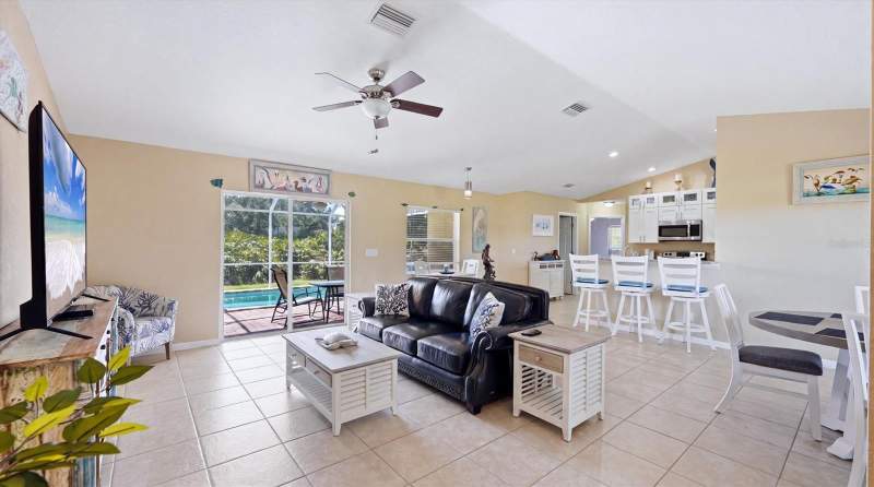 3 bedroom Single Family Residence at 10379 Calumet Boulevard, Port Charlotte Sec 085, Port Charlotte — photo 5