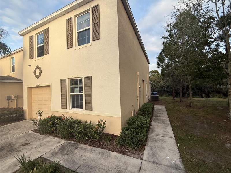3 bedroom Townhouse at 9954 Hound Chase Drive, Copper Creek Ph 2, Gibsonton — photo 2