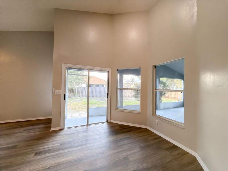 4 bedroom Single Family Residence at 9703 Glenpointe Drive, Riverglen Unit 1, Riverview — photo 3