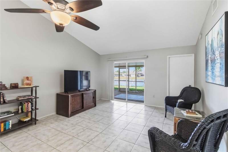 3 bedroom Single Family Residence at 13437 Beechberry Drive, Meadowbrooke At Summerfield Un, Riverview — photo 3