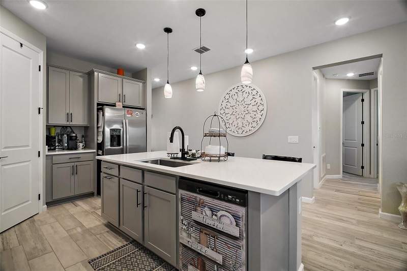 4 bedroom Single Family Residence at 2451 Spring Breeze Drive, Seasons/Hillside, Leesburg — photo 2