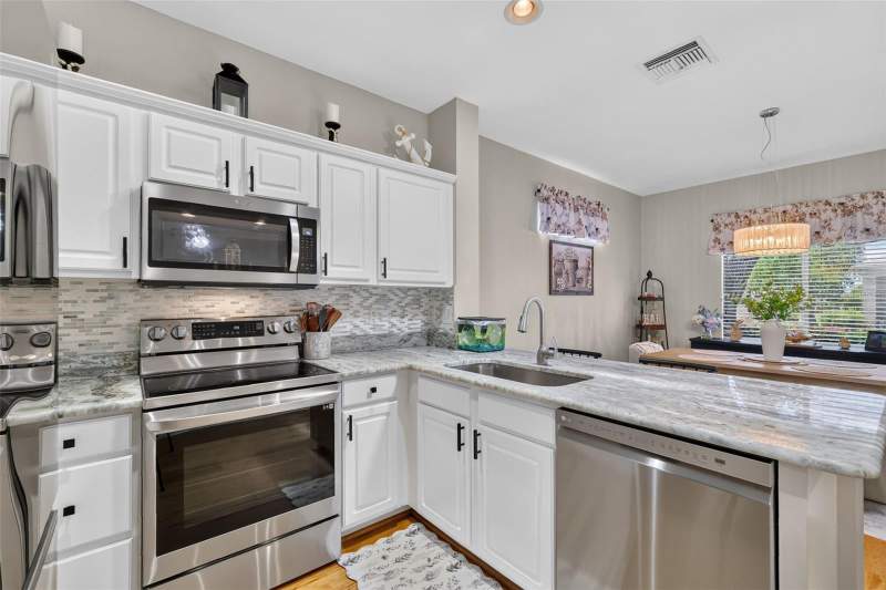 2 bedroom Single Family Residence at 9524 SE 124th Loop, Spruce Crk Cc Tamarron Rep, Summerfield — photo 4