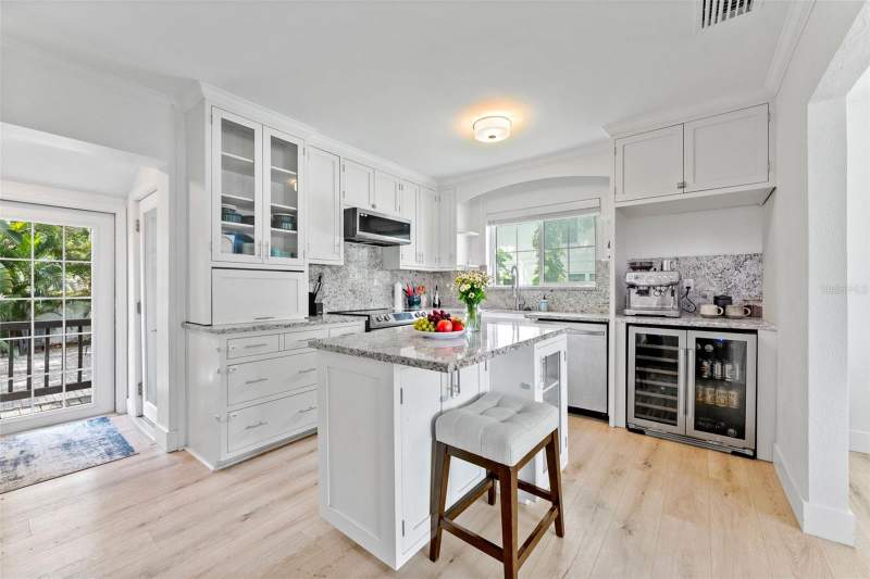 3 bedroom Single Family Residence at 802 W Coral Street, Suburb Royal, Tampa — photo 3