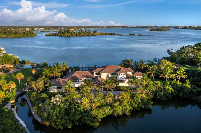 4 bedroom Single Family Residence at 3799 Flamingo Avenue, Bay Island, Sarasota — photo 2