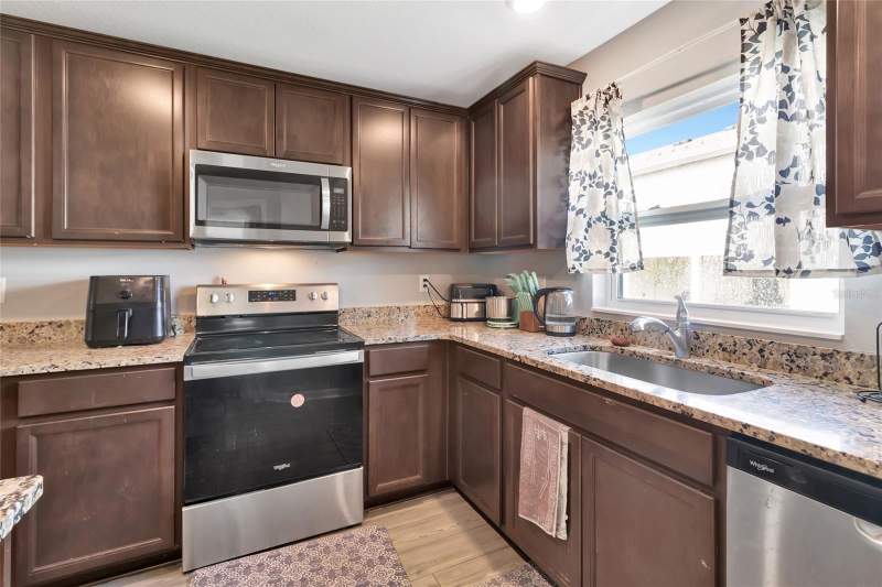 3 bedroom Townhouse at 1691 Wynford Circle, Hamlets/Tavares, Tavares — photo 4