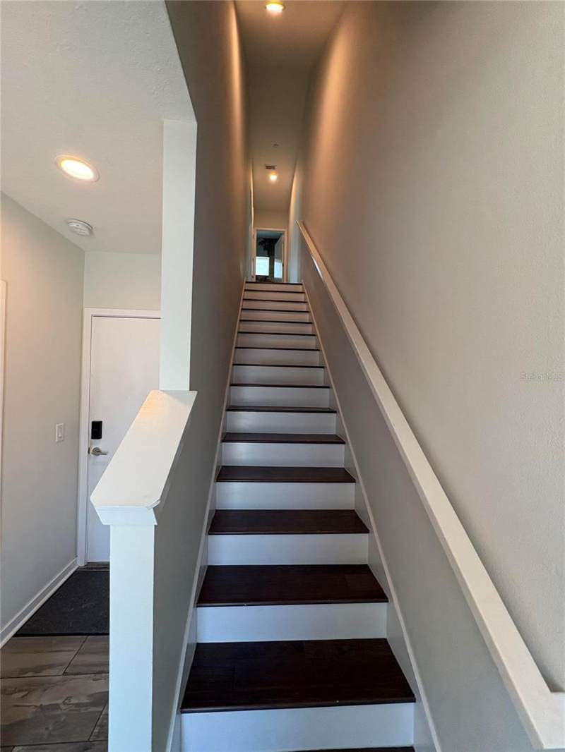 3 bedroom Townhouse at 343 8th Street, Skye 333 Twnhms, St Petersburg — photo 3