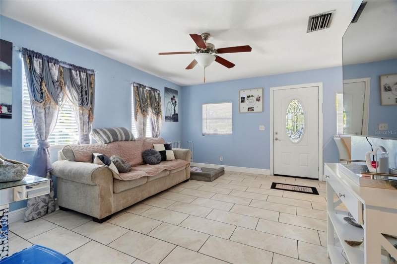 3 bedroom Single Family Residence at 6820 Larmon Street, Crestridge Sub, Tampa — photo 3