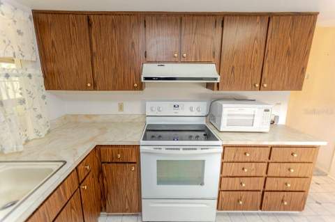 6402 Ocean Pines Lane, Spring Hill FL - photo 14 of 41