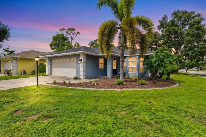 3 bedroom Single Family Residence at 4645 Breezy Pines Boulevard, Pinewood Forest, Sarasota — photo 2