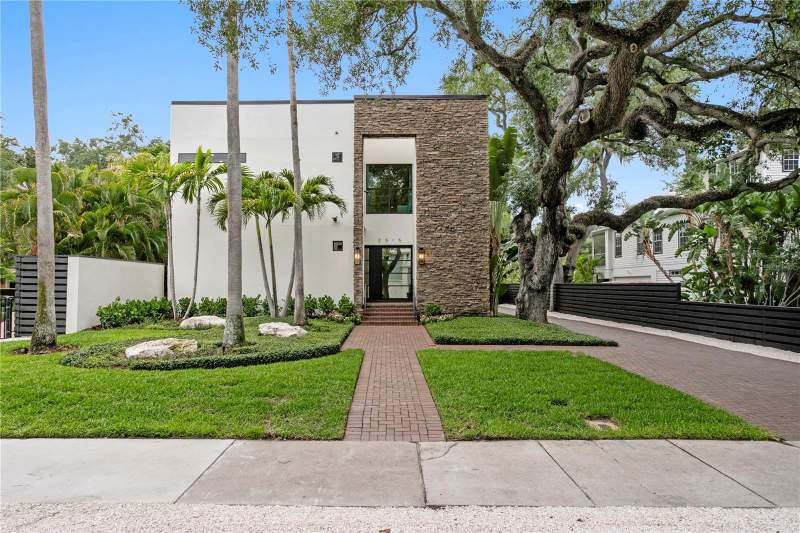 6 bedroom Single Family Residence at 2515 W Shell Point Road, Shell Point, Tampa — photo 3