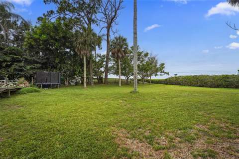 7538 Westmoreland Drive, Sarasota FL - photo 9 of 14