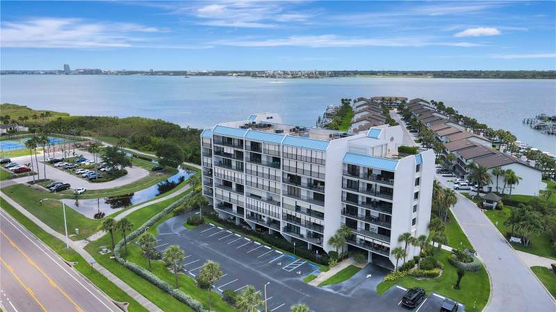 2 bedroom Condominium at 1581 Gulf Boulevard #302N, Harbour The Condo, Clearwater Beach — photo 2