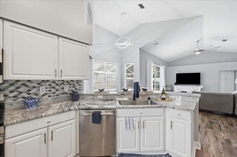 18009 Palm Breeze Drive, Tampa FL - photo 19 of 63