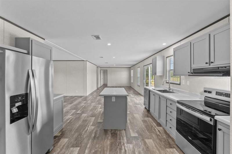 4 bedroom Manufactured Home at 8457 N Carousel Terrace, Holiday Heights Unit 02, Crystal River — photo 3