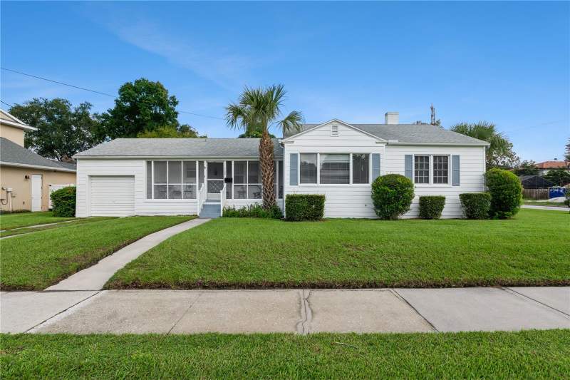 Edgewater Manor