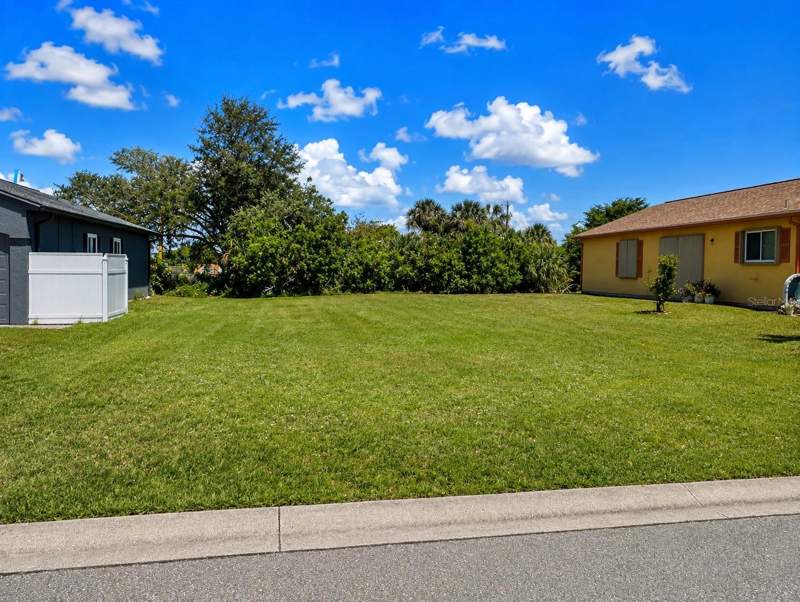 3 bedroom Single Family Residence at 493 Ricold Terrace, Port Charlotte Sec 96 02, Port Charlotte — photo 2