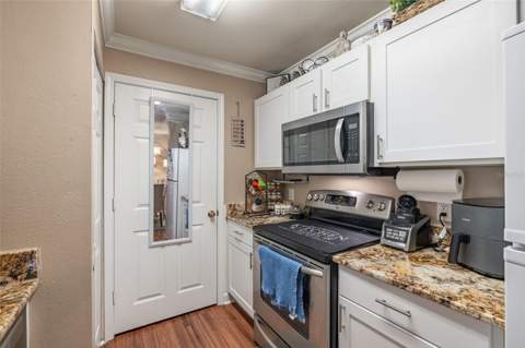18439 Bridle Club Drive, Tampa FL - photo 9 of 26