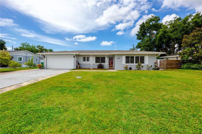 1833 HUNT LANE home for sale in Douglas Manor Estates
