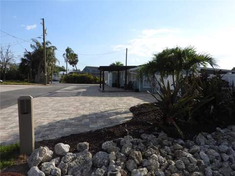 8822 Rocky Creek Drive, Tampa FL - photo 7 of 36