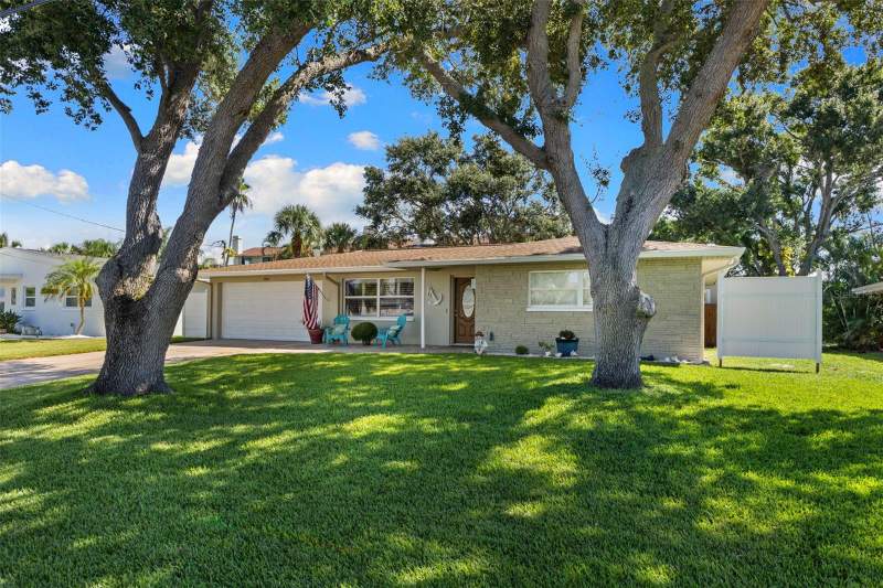2287 CAROLYN DRIVE home for sale in Harbor View Villas