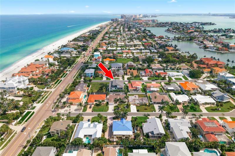 5 bedroom Single Family Residence at 104 17th Street, Belleair Beach, Belleair Beach — photo 4