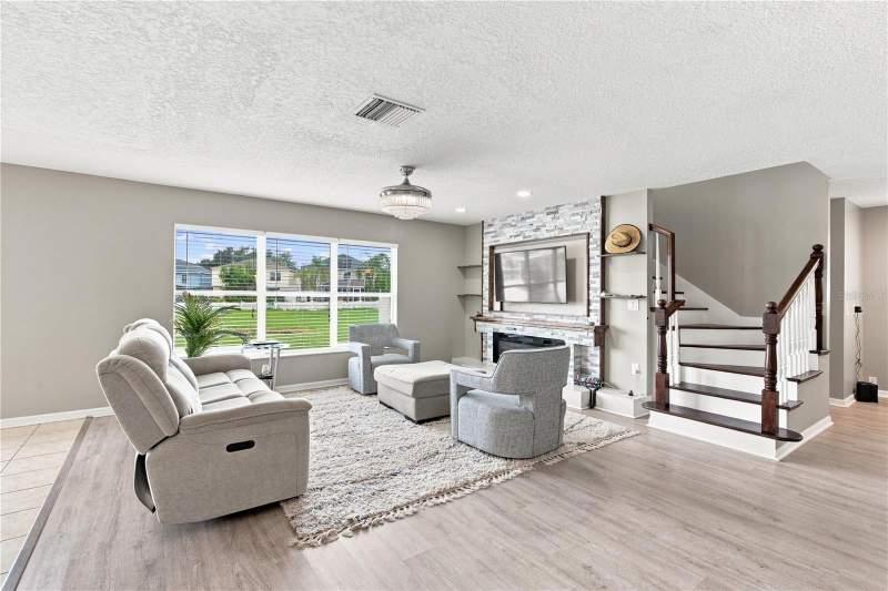 4 bedroom Single Family Residence at 10922 Subtle Trail Drive, South Fork Unit 3, Riverview — photo 3