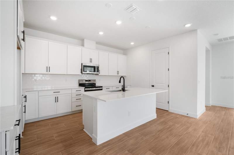 4 bedroom Single Family Residence at 9143 Players, Glen Lakes, Weeki Wachee — photo 5