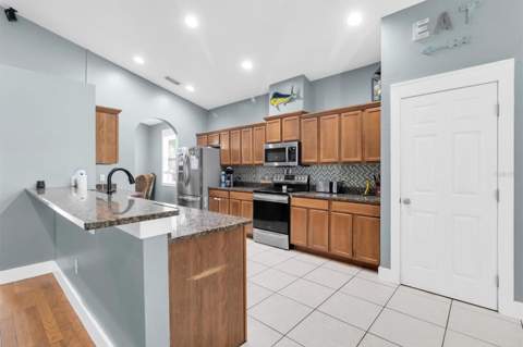 6020 Montana Avenue, New Port Richey FL - photo 9 of 47