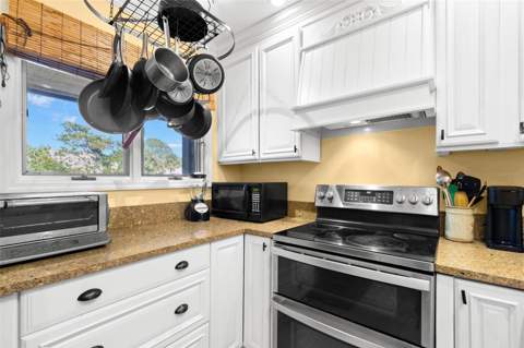 1013 Caravel Court, Tarpon Springs FL - photo 10 of 41