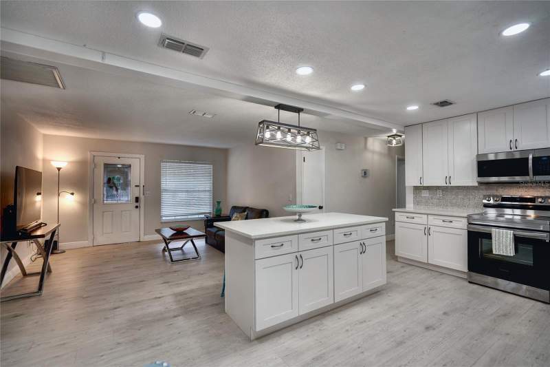 4 bedroom Single Family Residence at 5112 GLASGOW AVENUE, LAKE MARSHA HIGHLANDS FIRST ADD, ORLANDO — photo 3
