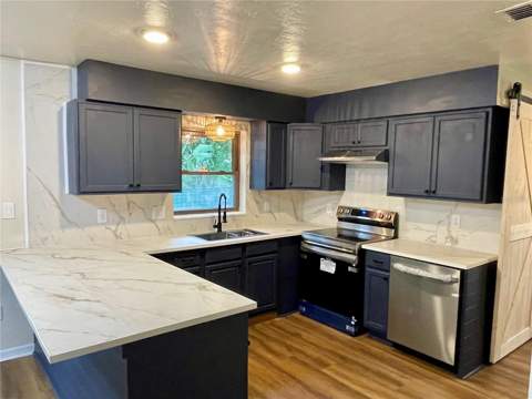 1715 NE 6th Place, Gainesville FL - photo 10 of 27