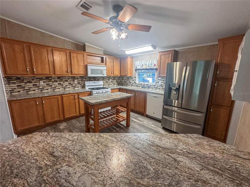 3 bedroom Manufactured Home at 10700 Tami Trail, Lakewood Acres, Hudson — photo 4