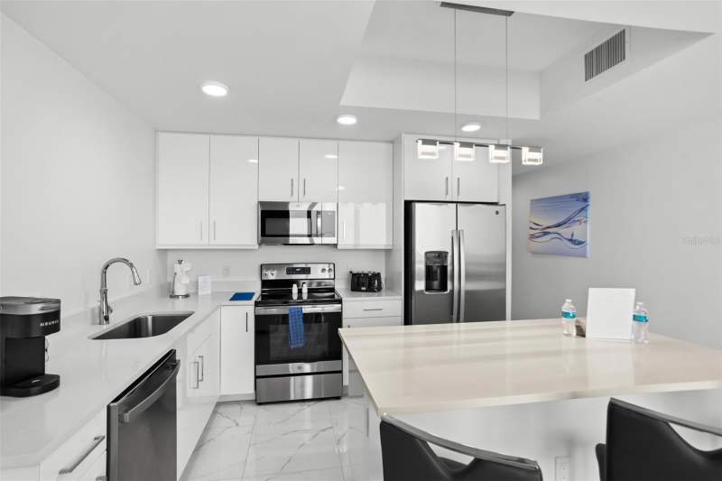 2 bedroom Condo - Hotel at 11500 Gulf Boulevard #202, Ocean Club Treasure Island A Resort Condo, St Petersburg — photo 3