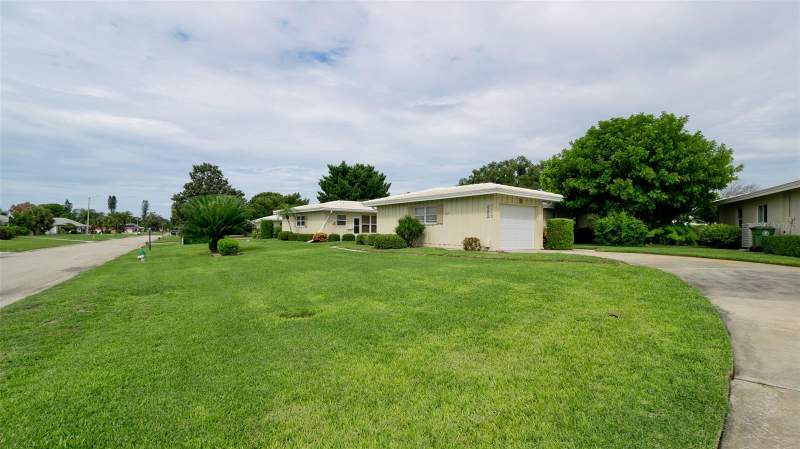 2 bedroom Villa at 7110 11th Avenue, Village Green Of Bradenton Sec 2, Bradenton — photo 4