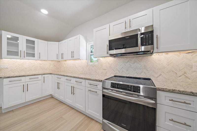 2 bedroom Single Family Residence at 430 W Harvard Street, Englewood Plat Of, Englewood — photo 3