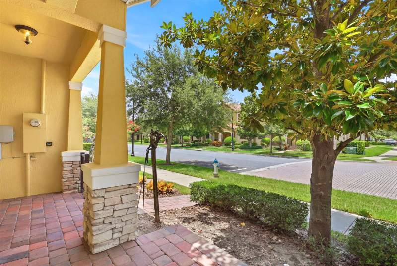 3 bedroom Townhouse at 10016 Eagle Creek Center Boulevard, Eagle Creek Village, Orlando — photo 3
