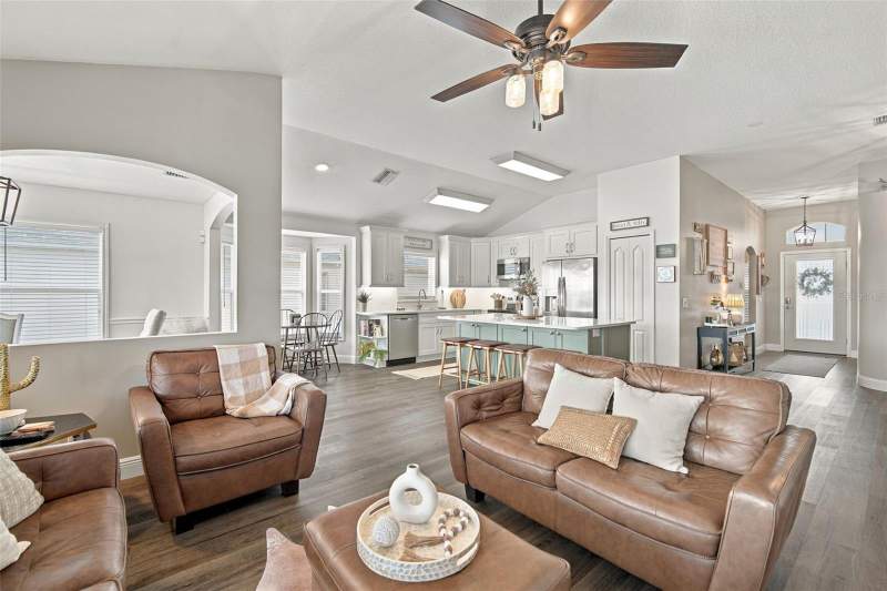 3 bedroom Single Family Residence at 8335 Canterbury Lake Boulevard, Canterbury Lakes Ph I, Tampa — photo 3