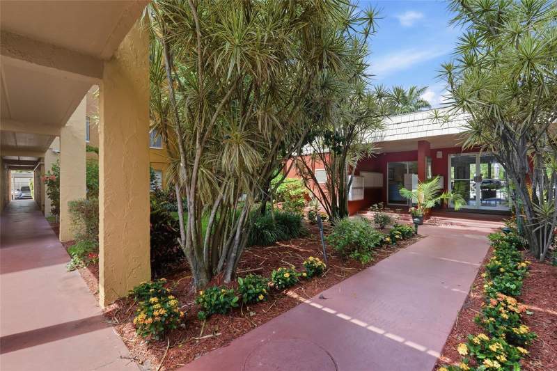 2 bedroom Condo - Hotel at 2366 E Mall Drive #403, Towers Condo, Fort Myers — photo 3