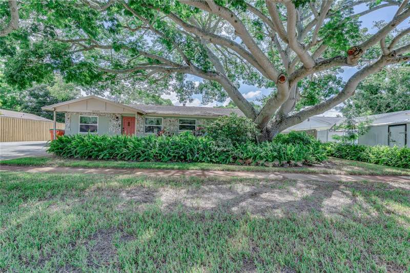 Cross Bayou Estates