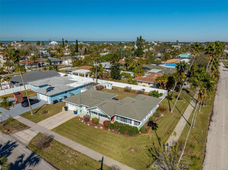 3 bedroom Single Family Residence at 66 Kipling Plaza, Mandalay Sub, Clearwater Beach — photo 2