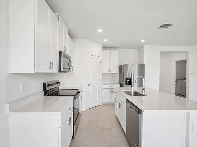 3 bedroom Single Family Residence at 1317 Oak Valley Drive, Reserve At Van Oaks, Auburndale — photo 4