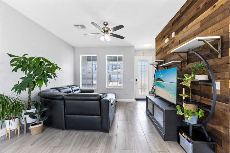 3 bedroom Townhouse at 6187 Chapledale Drive, Lee Vista Square, Orlando — photo 2